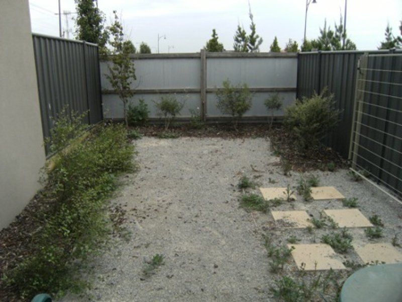 8/4 Hopetoun Green, Caroline Springs - Thumbnail 5