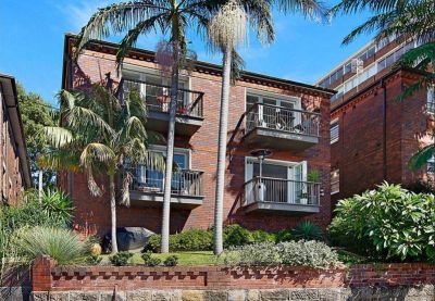 TASTEFULLY UPDATED TWO BEDROOM APARTMENT IN BOUTIQUE ART DECO COMPLEX