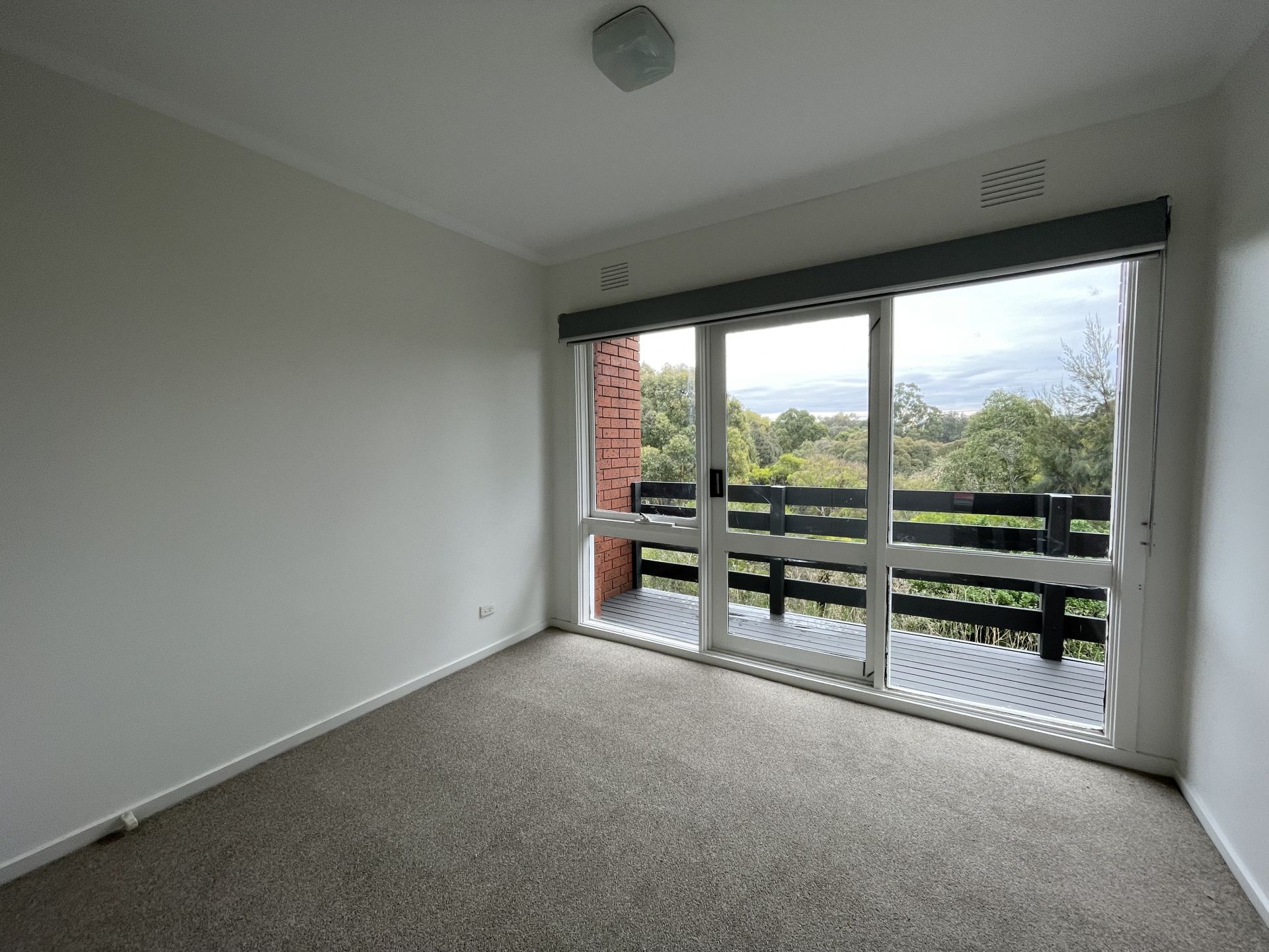 Spacious 2 Bedroom Townhouse Overlooking the Park!