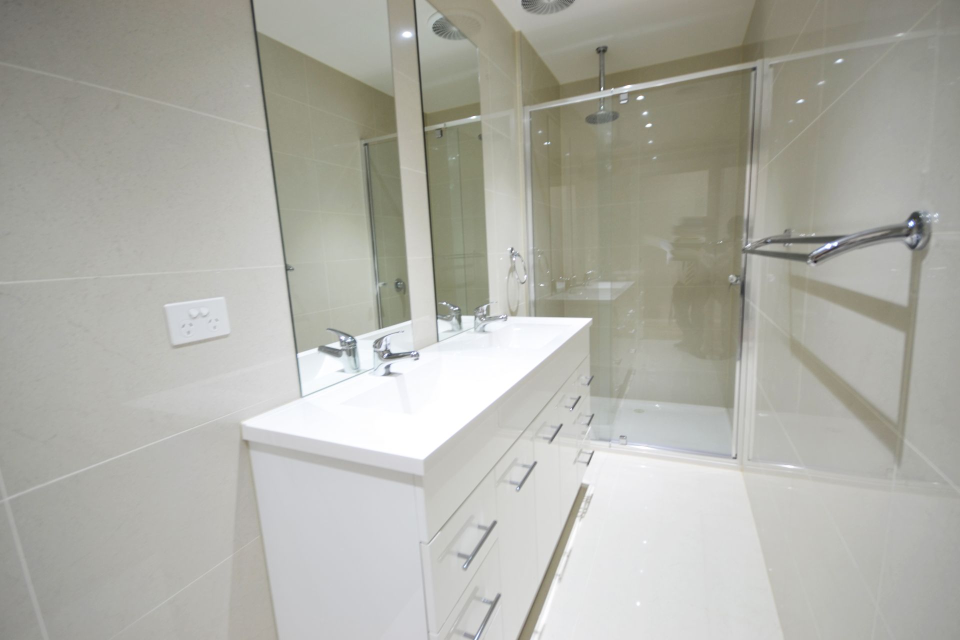 BOUTIQUE LIVING - Water & Power Usage Included