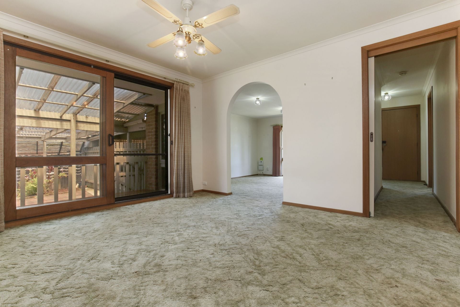 BEAUTIFUL FAMILY HOME!