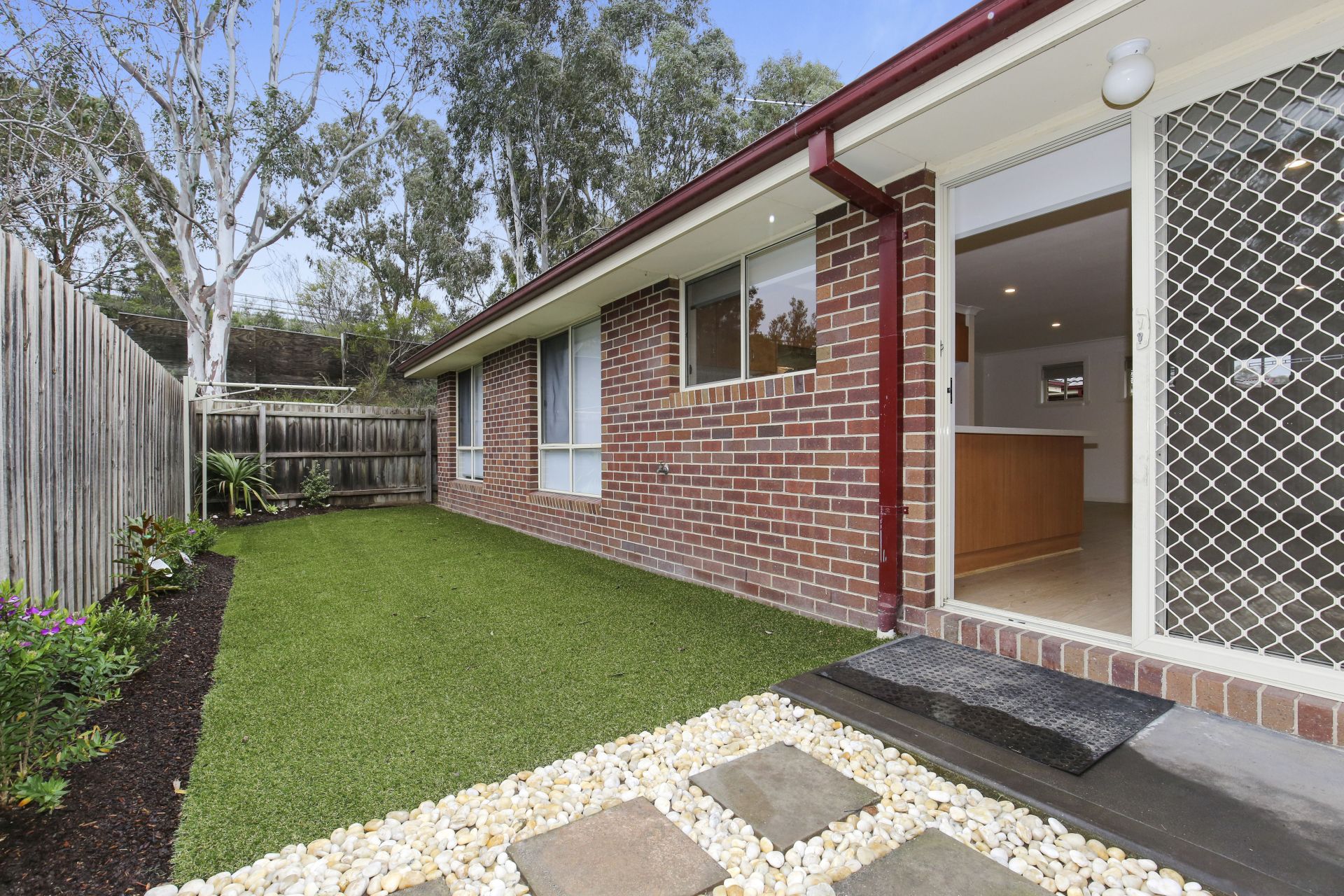 Modern 3 Bedroom Unit!