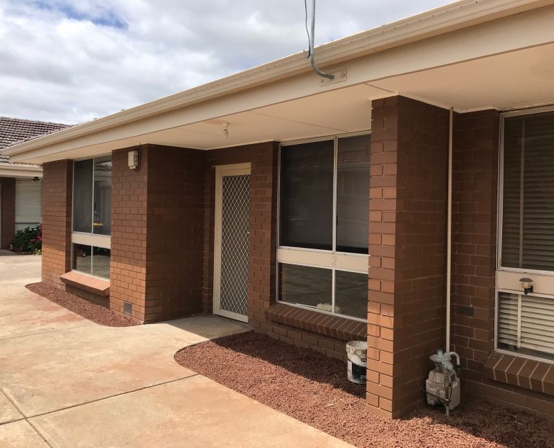 2/11 Hogan Grove, Werribee VIC