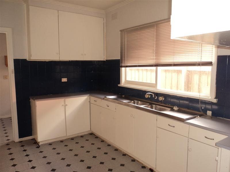 40 Locher Avenue, Reservoir