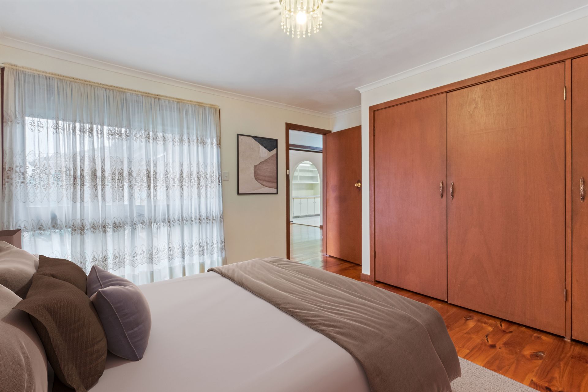 A Vision Of Mid-Century Charm With Spacious Dimensions