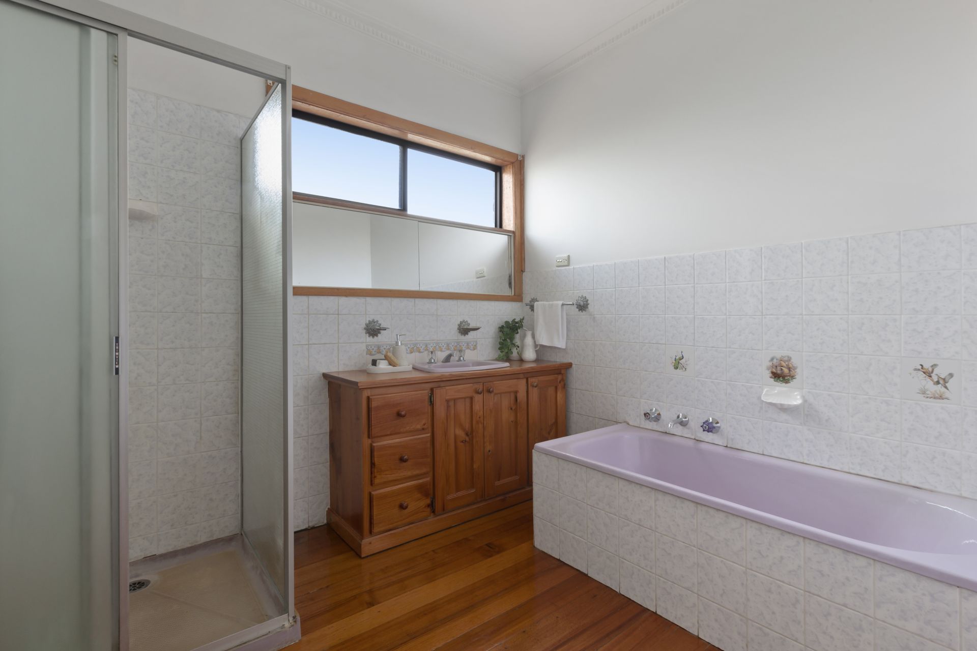 Spacious Three-Bedroom Haven: Comfortable Living in Prime Location
