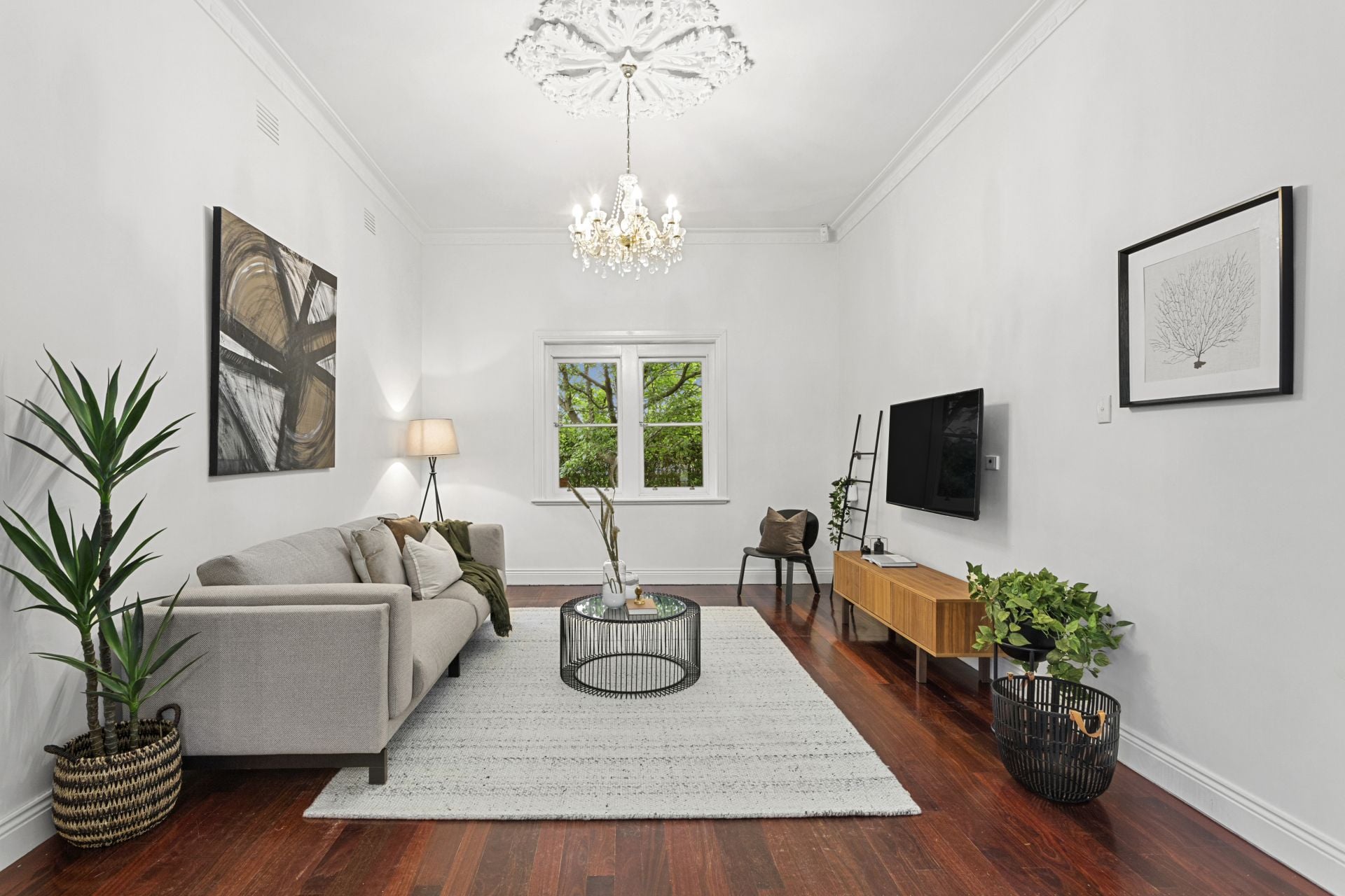 Idyllic family living in prestigious Vauxhall Road