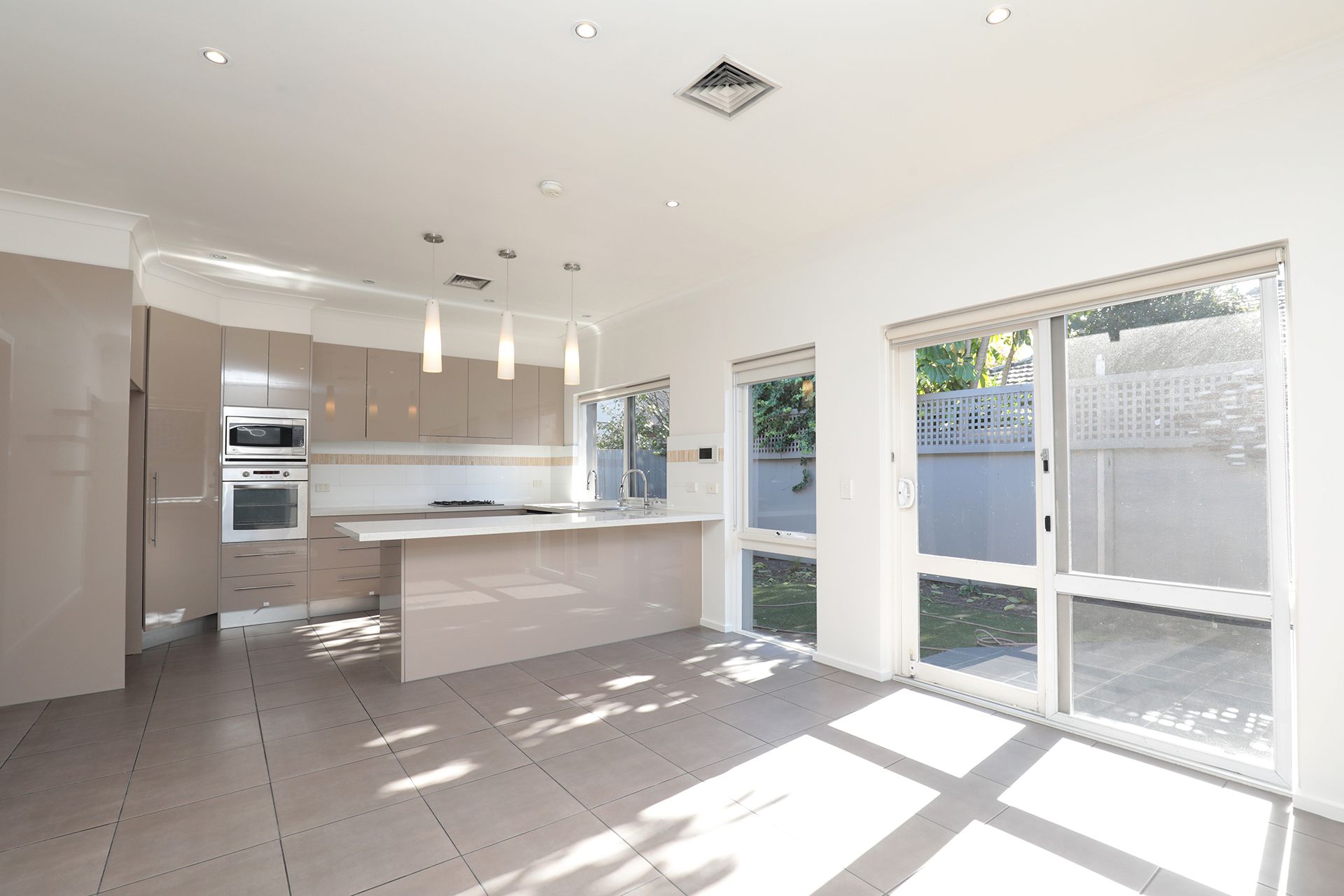 1/223 Glen Eira Road, St Kilda East - Thumbnail 3