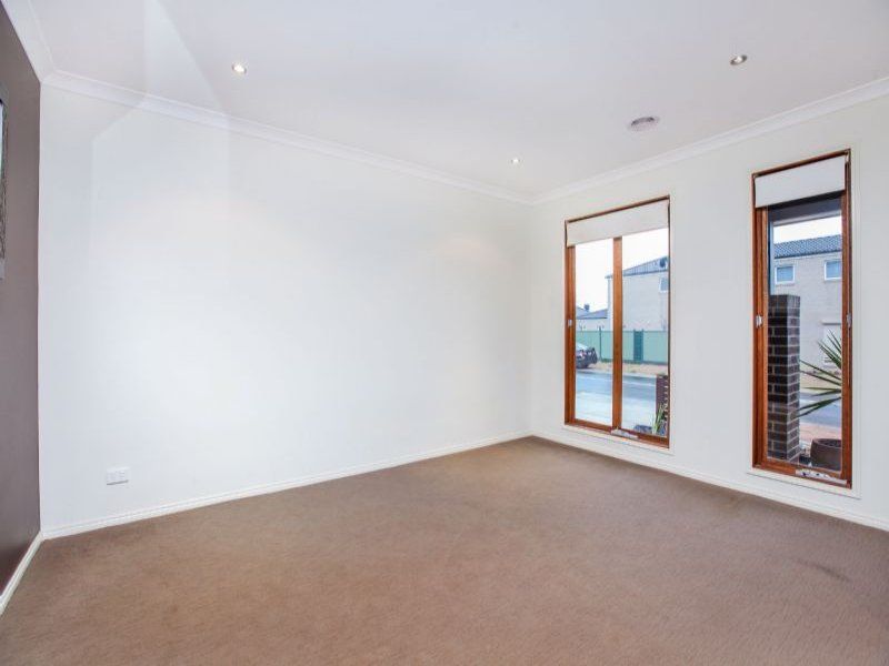 19 Lambertia Loop, Caroline Springs - Thumbnail 7
