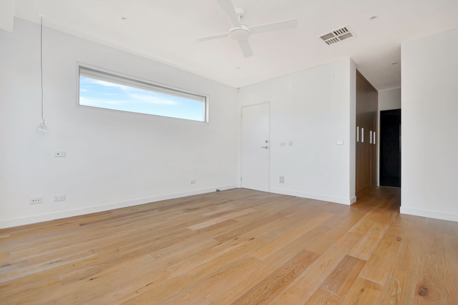 EXQUISITE ELEGANCE IN THE HEART OF THORNBURY