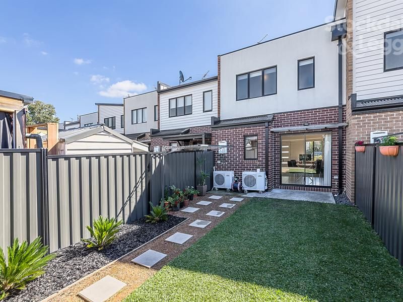 31 McCubbin Way MERNDA, Mernda - Thumbnail 2