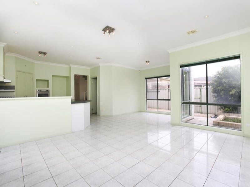 11 Barn Elms Parade, Caroline Springs - Thumbnail 4