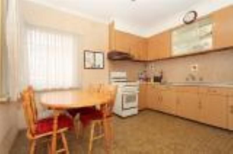 $300 - $320 LOOKING FOR A GREAT TENANT