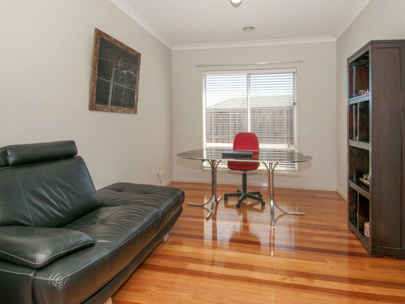 17 Songbird Crescent, SOUTH MORANG, South Morang - Thumbnail 8