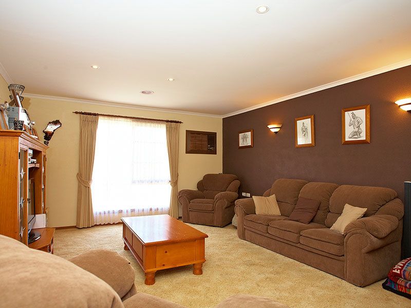 57 Donald St South, Altona Meadows - Thumbnail 2