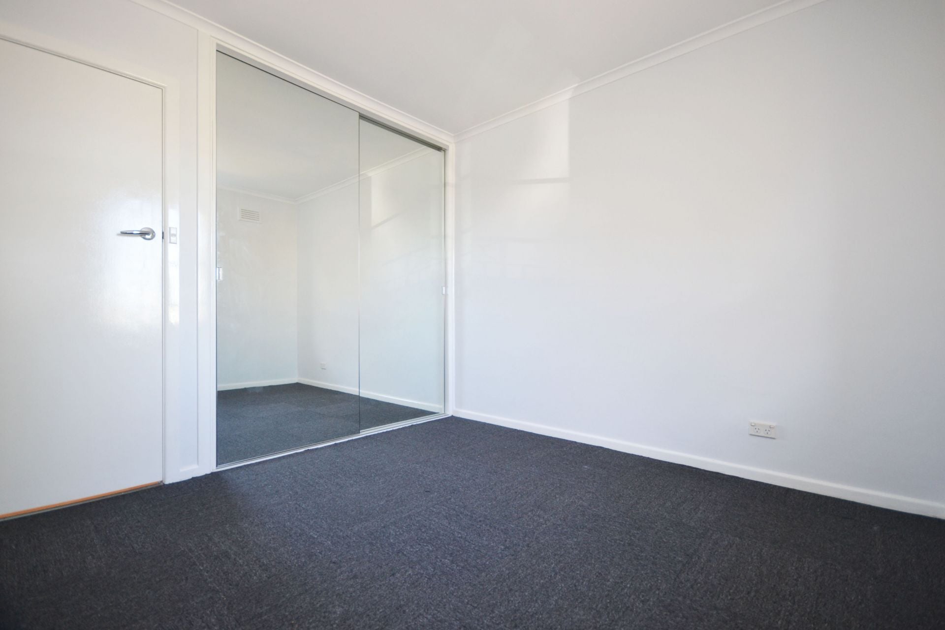 MODERN & STYLISH IN A BOUTIQUE BLOCK