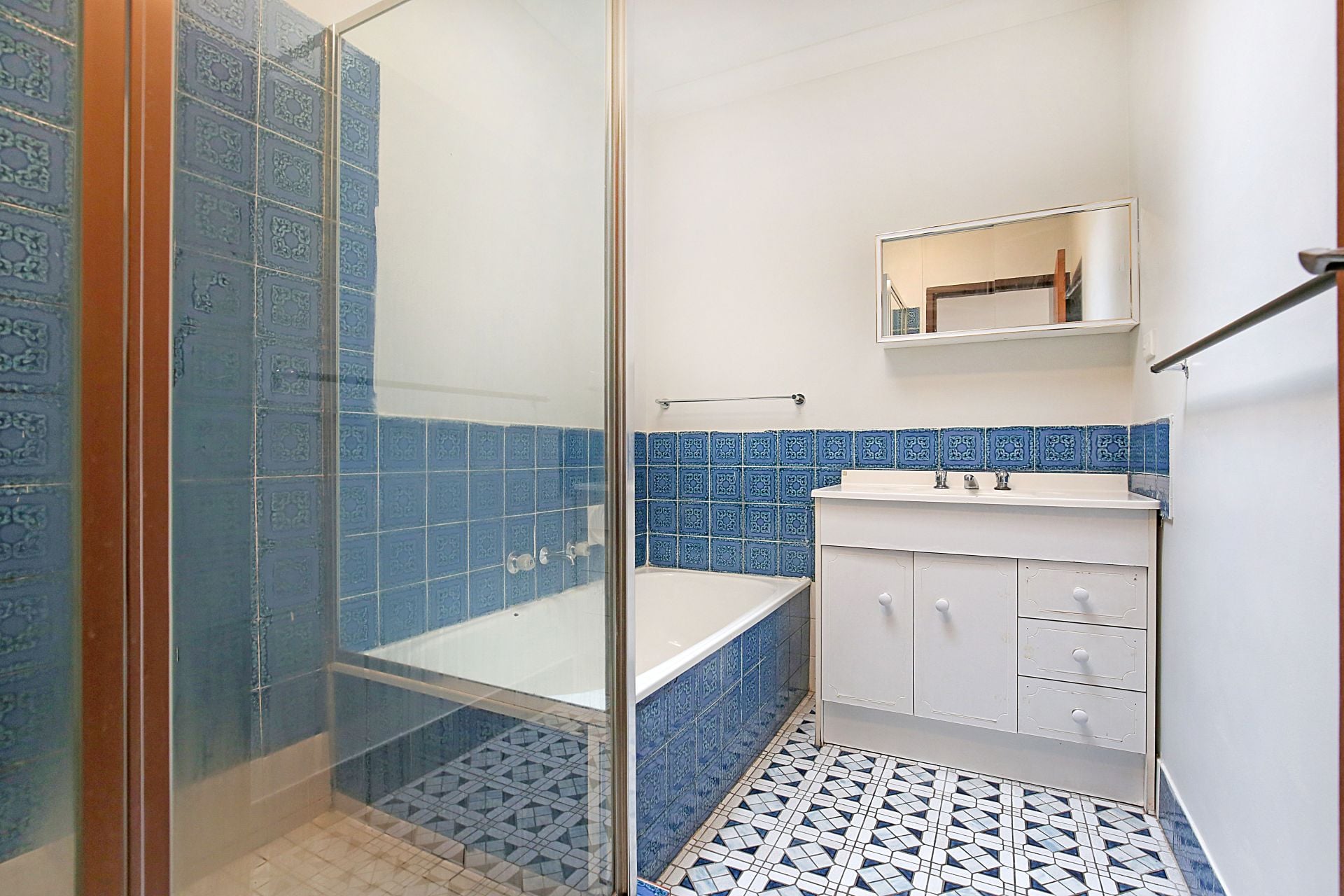 WALKING DISTANCE TO AMENITIES!