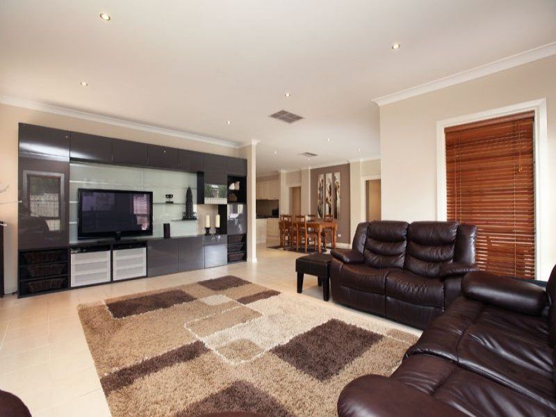 27 The Avenue, Caroline Springs - Thumbnail 6