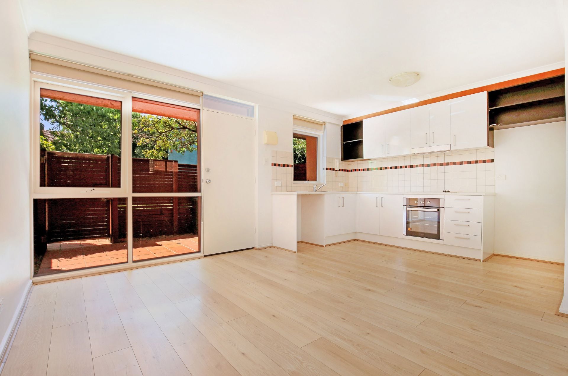 Stylish Thornbury Apartment In Prime Location!