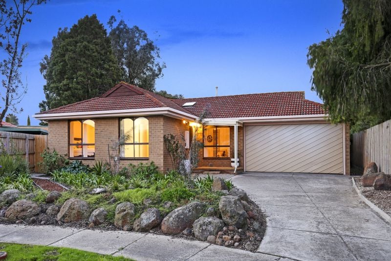 7 Centurion Court, Epping