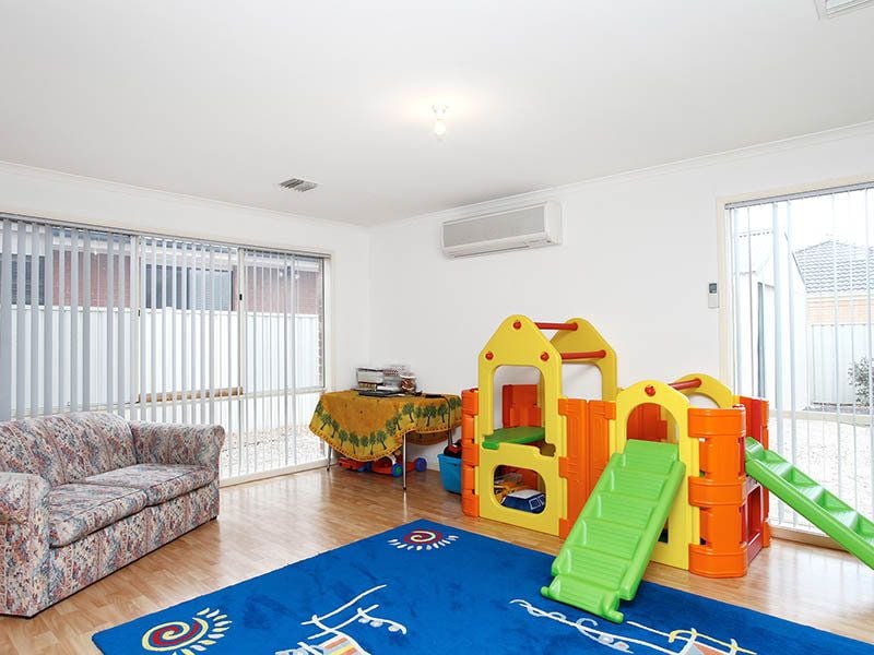 42 Wyperfeld Circuit, Caroline Springs - Thumbnail 6