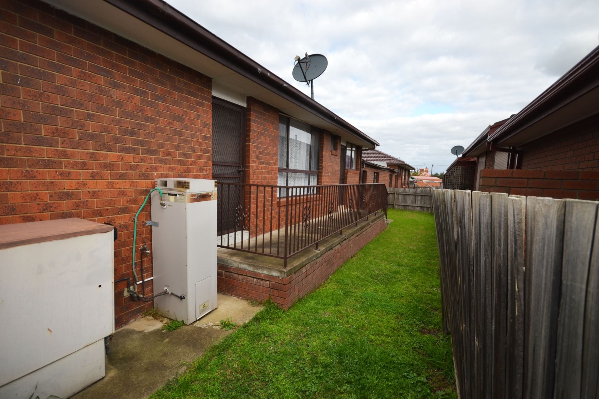 EXTRA LARGE UNIT WITH DOUBLE GARAGE