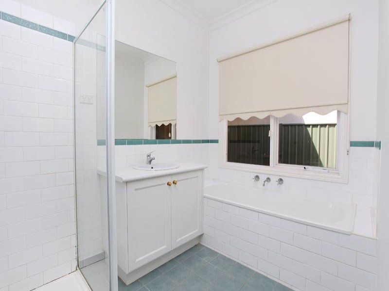 33 Asthima Way, Caroline Springs - Thumbnail 7