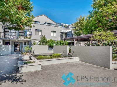 NORTH-FACING TOP FLOOR RESIDENCE IN POPULAR 'NEO METRO' COMPLEX