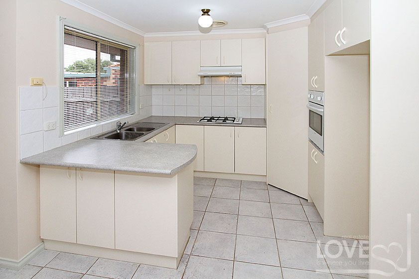 Spacious 2 Bedroom Unit !