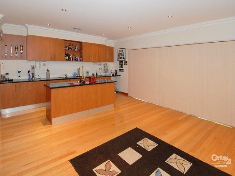 7 Parkside Crescent, Seaholme - Thumbnail 5
