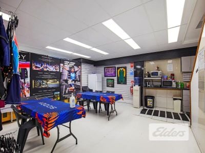 RARE SHOWROOM / OFFICE / WAREHOUSE OPPORTUNITY IN WEST END GROWTH CORRIDOR!