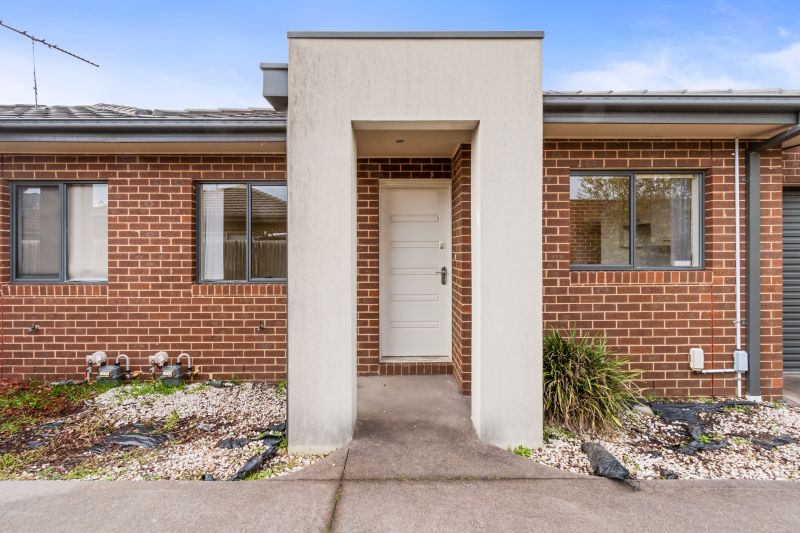 2/144 St Vigeons Road, Reservoir