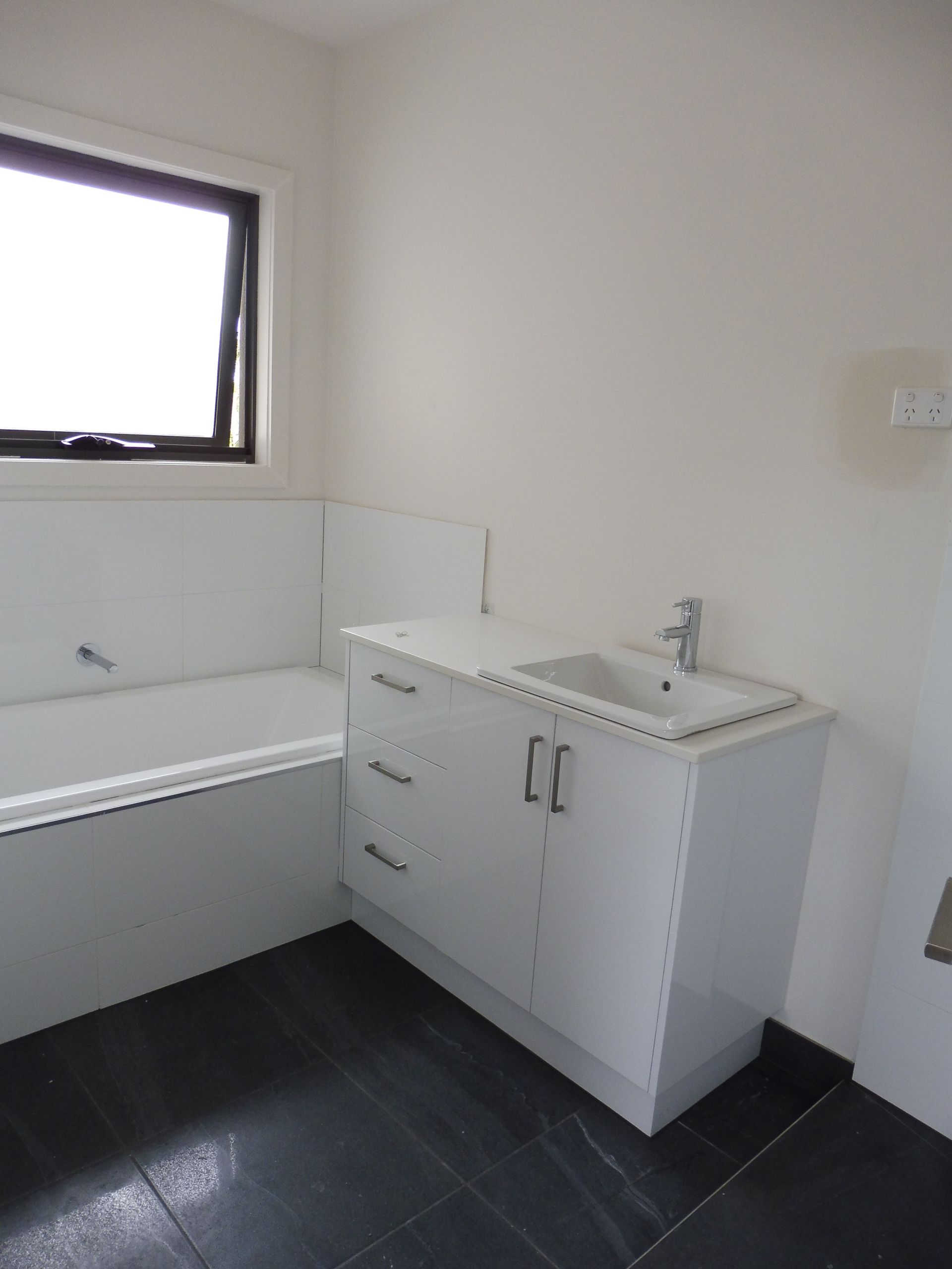 MODERN LIVING - NEARLY NEW