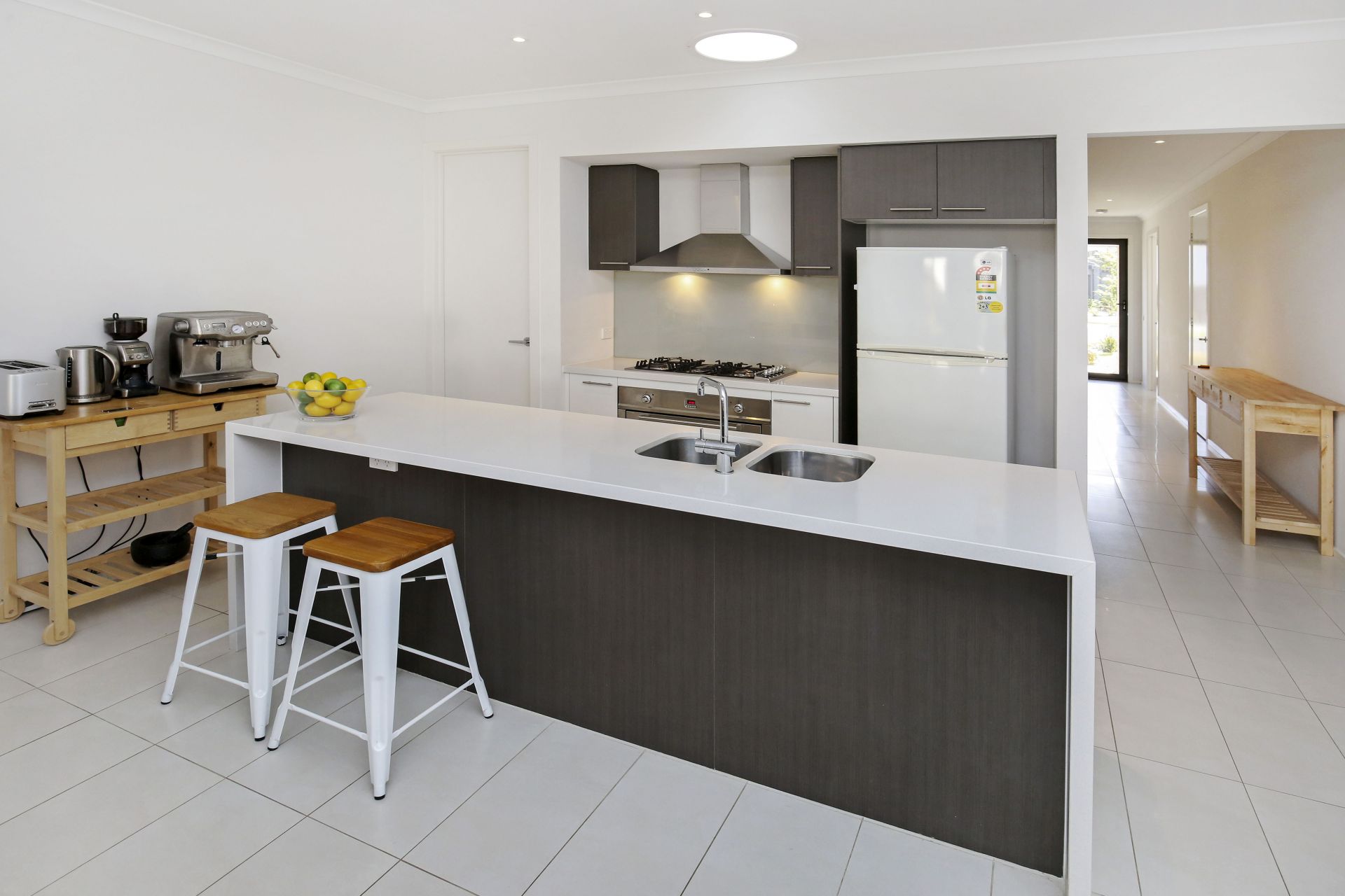 CONTEMPORARY DELIGHT - EPITOME OF ELEGANCE