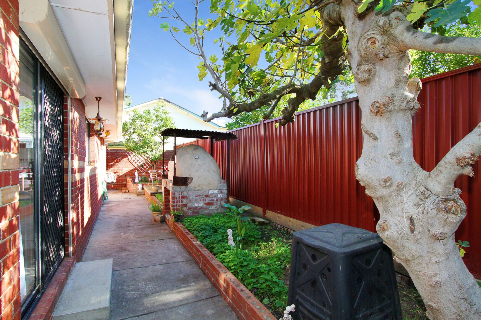 TWO BEDROOM, INDEPENDENT, AND IN GREAT LOCATION