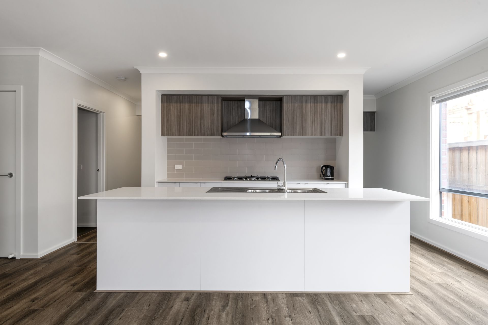 WALKING DISTANCE TO AURORA VILLAGE & HARVEST HOME PRIMARY SCHOOL