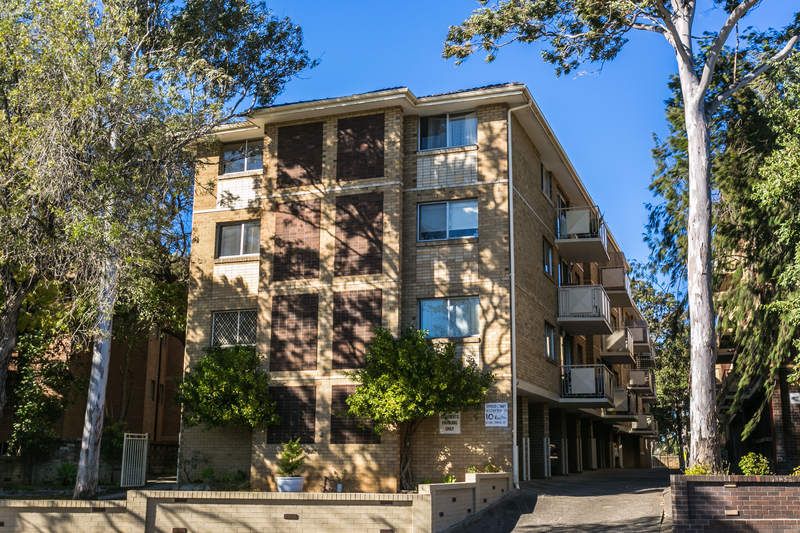 Perfectly Positioned Sun-drenched Apartment