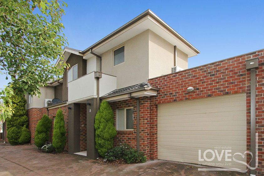 IMMACULATE TOWNHOUSE