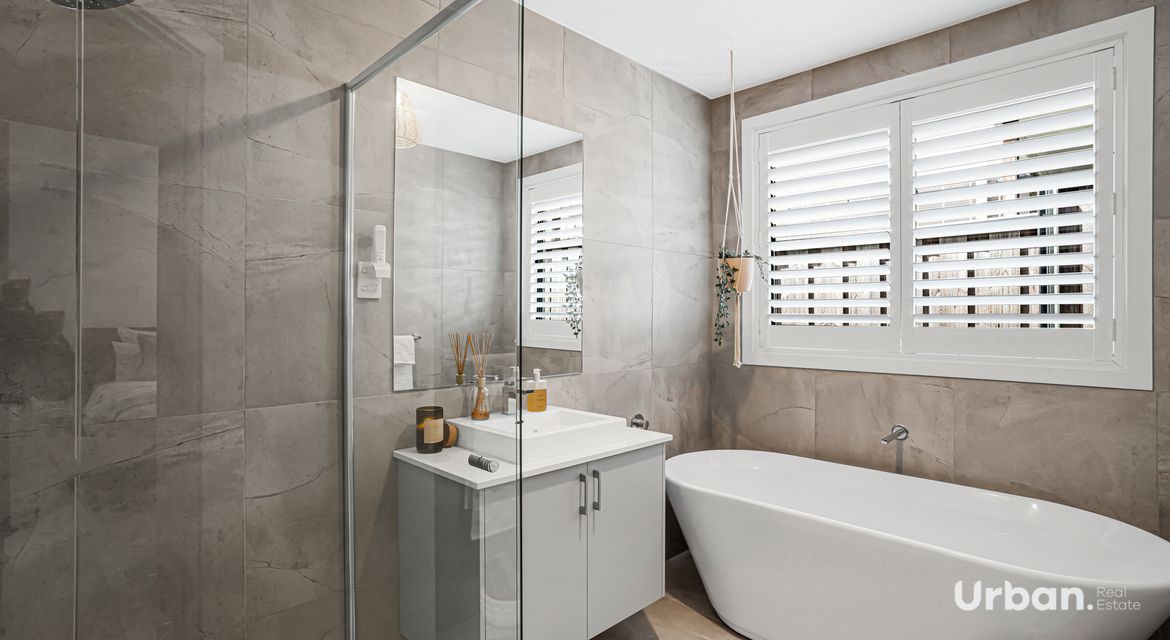 Colebee 51 Coronato Parade