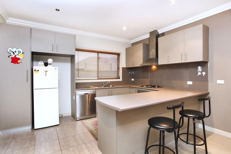 11 Rutherglen Way, Caroline Springs - Thumbnail 4