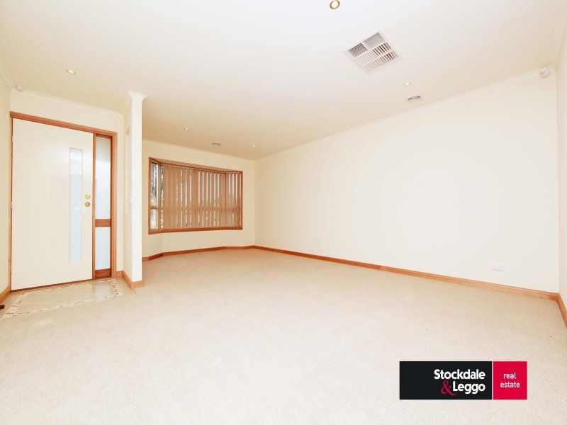 10 Jindabyne Avenue SOUTH MORANG, South Morang - Thumbnail 4
