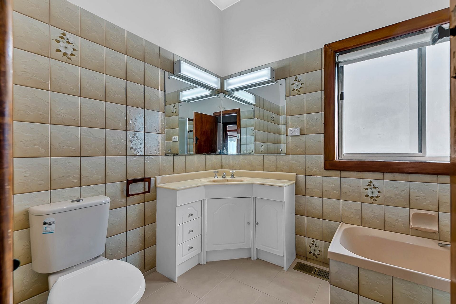 Warm and inviting family home!