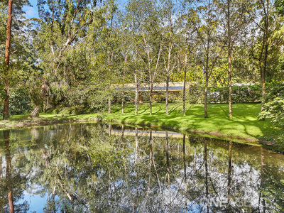 BANYULA - A peaceful, private acreage retreat adjacent to Lake Samsonvale