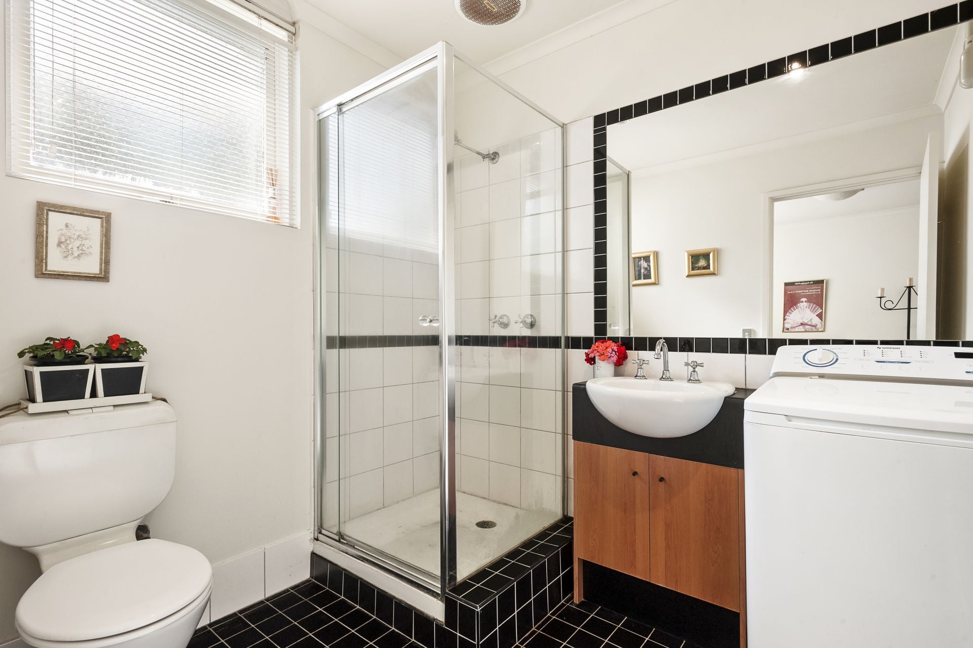 Secure Modern Apartment moments from Pender's Park