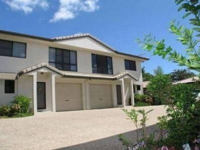 EXTRA LARGE TOWNHOUSE