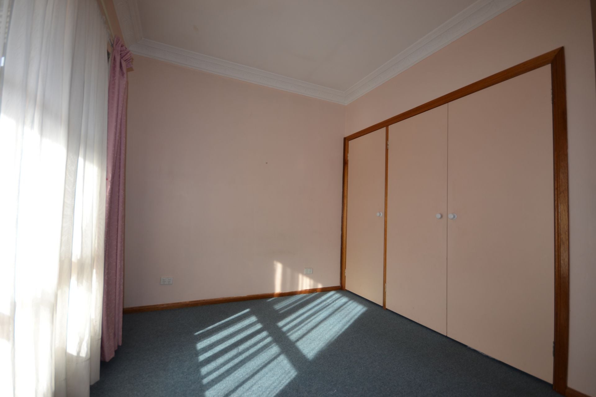 MASSIVE UNIT WONT LAST LONG AT THIS PRICE