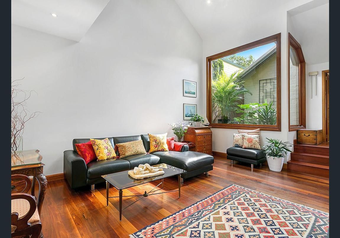 Executive style modern home in Annandale