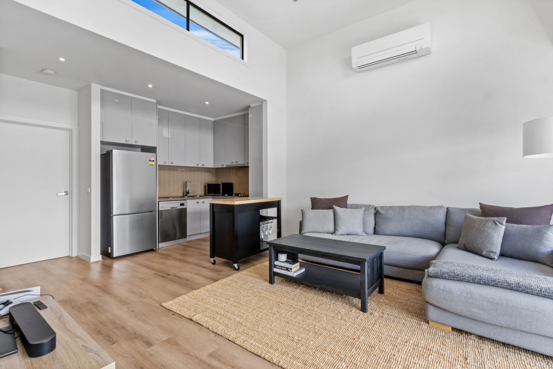 Stylish 2-Bedroom Townhouse in Melbourne's Trendy Inner North