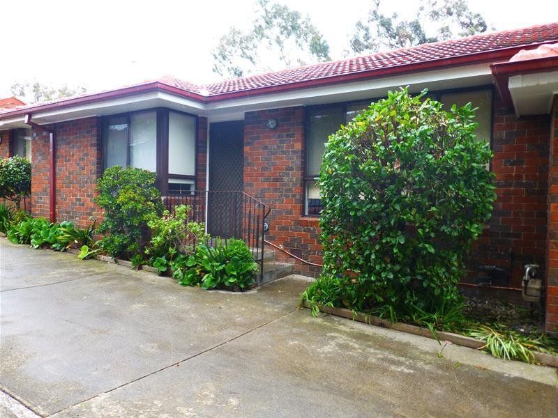 Spacious Two Bedroom Villa Unit in Great Location!