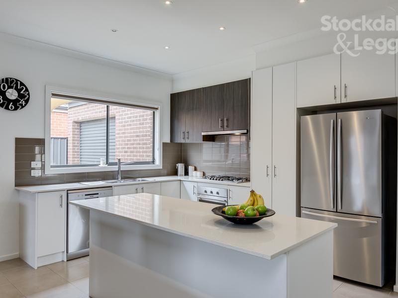 1 Craigmoor Crescent MERNDA, Mernda - Thumbnail 8